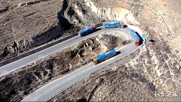 “穿越中国线”锣响新国标挑战全国各种复杂路况 重器安全系统显神通