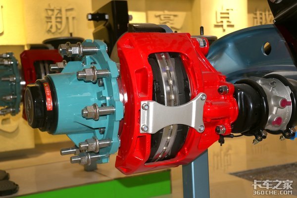 “穿越中国线”锣响新国标挑战全国各种复杂路况 重器安全系统显神通