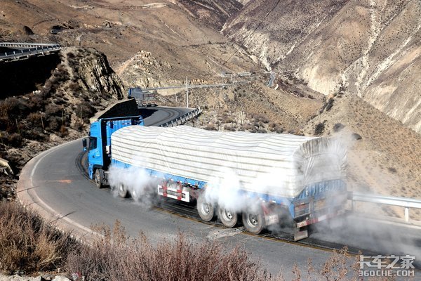 “穿越中国线”锣响新国标挑战全国各种复杂路况 重器安全系统显神通