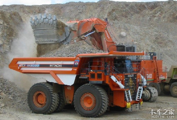 可装345吨 车身超宽无法上路 深挖你所不了解的矿用自卸