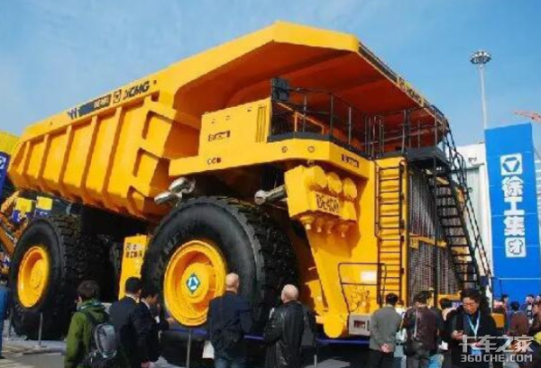 可装345吨 车身超宽无法上路 深挖你所不了解的矿用自卸