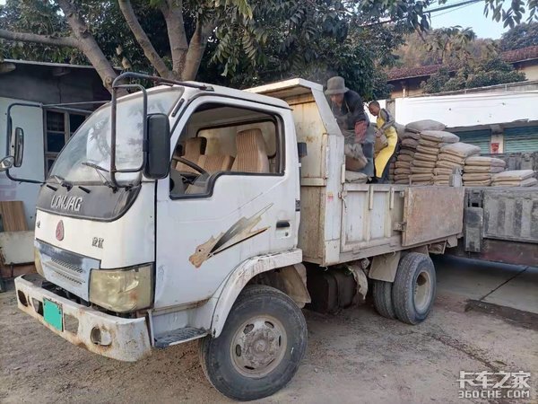 三龙龙江自卸车 农村建材运输装卸好帮手