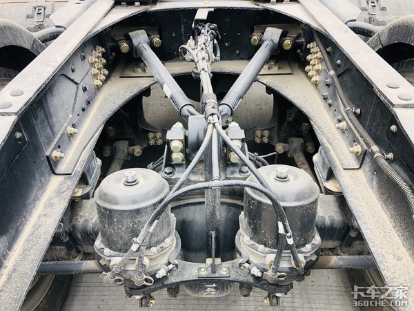 搭载康明斯动力链 三一超亮版牵引车值得选购