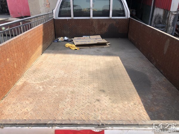 既舒适又能装的售后服务车 江铃骐铃T100单排皮卡用车报告