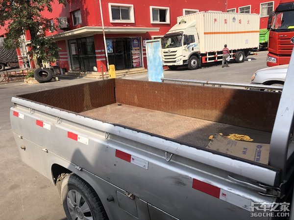 既舒适又能装的售后服务车 江铃骐铃T100单排皮卡用车报告