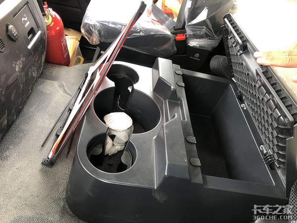 配950mm超宽卧铺 陕汽德龙X3000钜惠版来袭