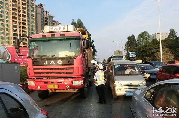 违规限高杆整治后，国家再次对部分地区货车24小时禁行下重拳