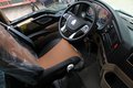 底盘自重仅5T 图解6米8高顶双卧豪沃TX5