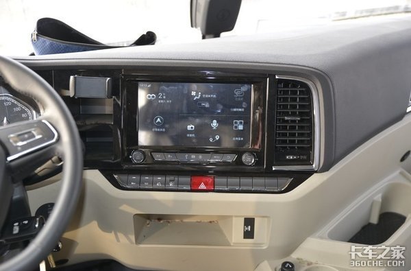 1000L油箱 主打长途运输 陕汽X5000解读