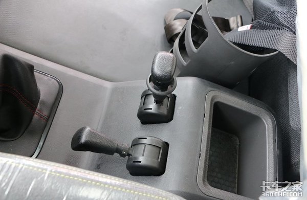 1000L油箱 主打长途运输 陕汽X5000解读