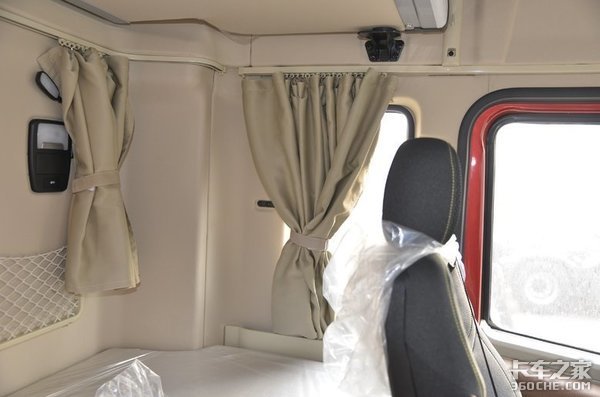 1000L油箱 主打长途运输 陕汽X5000解读