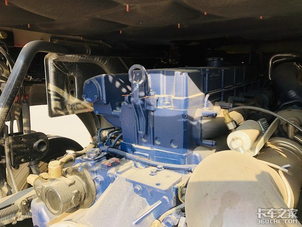 1000L油箱 主打长途运输 陕汽X5000解读