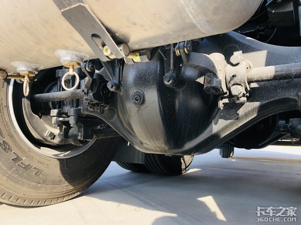 1000L油箱 主打长途运输 陕汽X5000解读