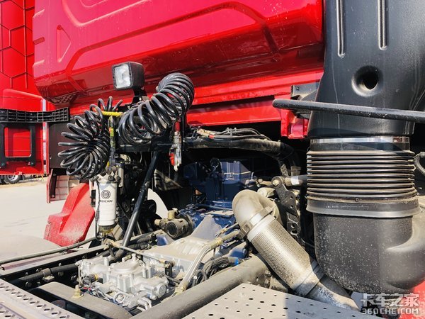 1000L油箱 主打长途运输 陕汽X5000解读