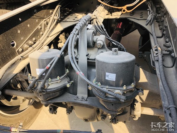 1000L油箱 主打长途运输 陕汽X5000解读