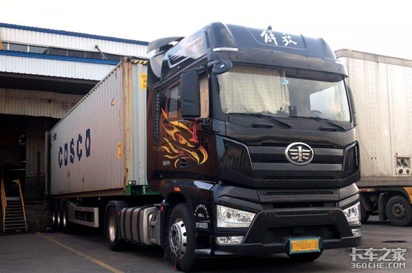 放弃长途选择拉集装箱 货柜司机赵俊丰的卡车人生