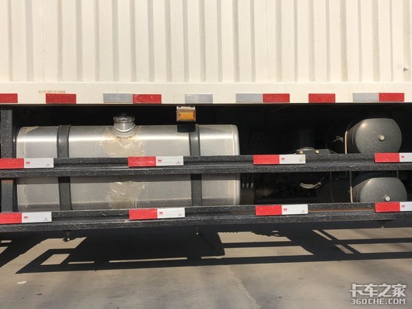 货厢容积可达64方! 漢風G5大单桥图解