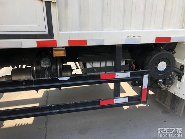 货厢容积可达64方! 漢風G5大单桥图解