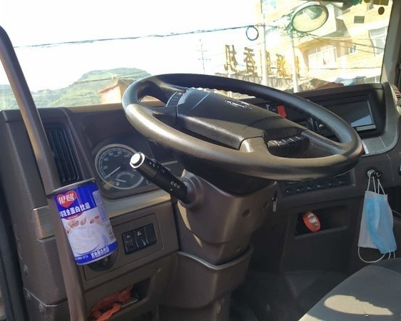 省际专线运输 17.5米大板车主：运价下滑严重