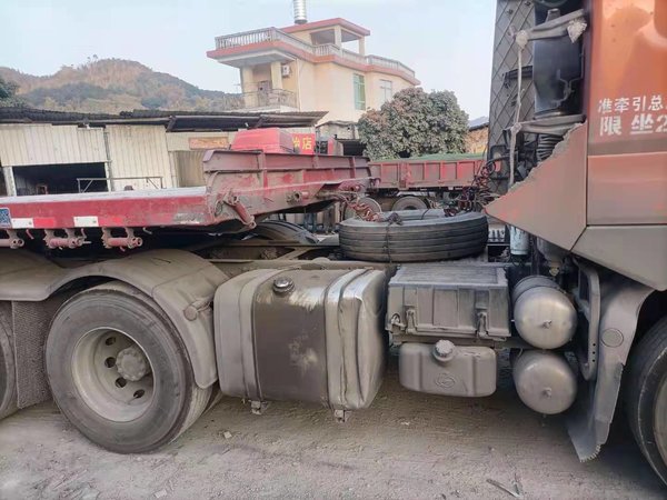 省际专线运输 17.5米大板车主：运价下滑严重