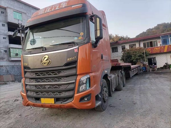 省际专线运输 17.5米大板车主：运价下滑严重