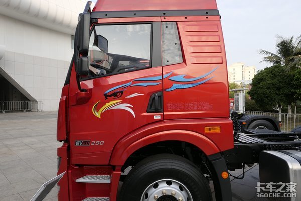 倒短性价之选 今天看看悍V港口牵引车