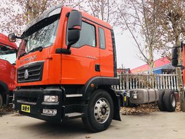 搭载潍柴220马力发动机 汕德卡G5 6m8载货底盘