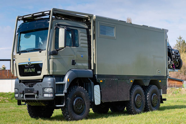 单价超1000万的房车? 曼恩全地形房车详解 移动的两室一厅