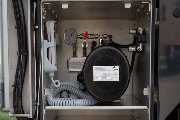 单价超1000万的房车? 曼恩全地形房车详解 移动的两室一厅