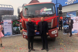 瑞沃8X2国六工程车上市品鉴会