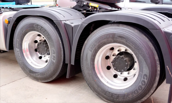 两条腿还是四条腿 双驱车型究竟哪根桥驱动？