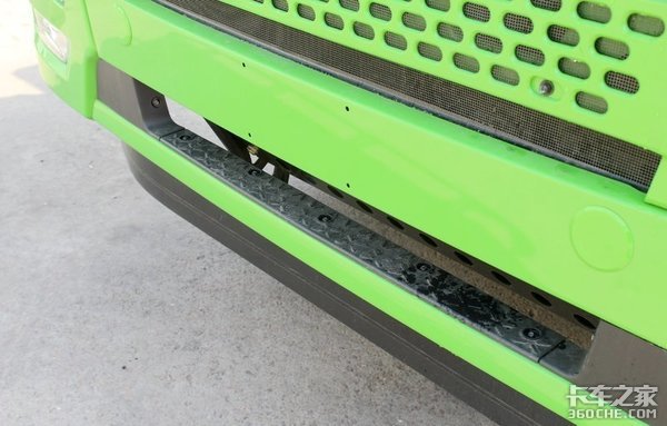苹果绿的青汽JH6渣土车 看着就很环保！