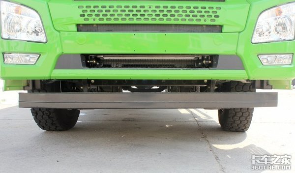 苹果绿的青汽JH6渣土车 看着就很环保！