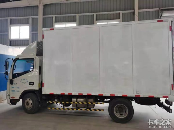 蓝牌车轻量化 这种材料的货厢不贵还轻 自重接近铝箱!