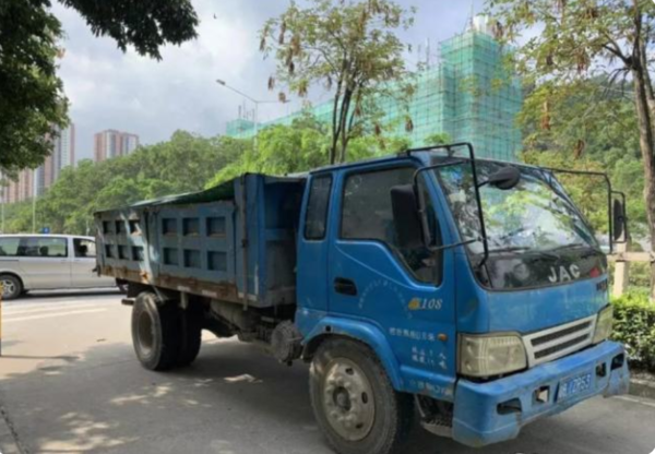 大吨小标治理后 两轴黄牌自卸大行其道