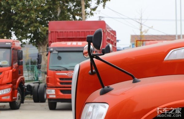 ������ͷ��&nbsp;�������ݶ෽��ʵ������