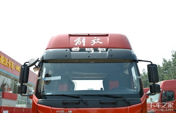 解放J6L质惠版6x2载货车，舒适性再升级，实力不凡