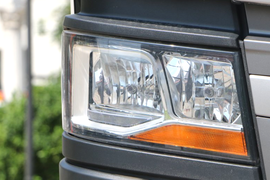 车灯越做越花哨 这些灯你们都知道是什么车吗？