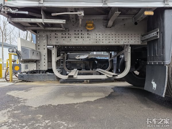 卖60万 单胎盘刹气囊桥 图解施密茨挂车