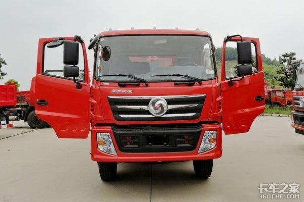 川交6X2自卸车5.8米货箱满足运输需求