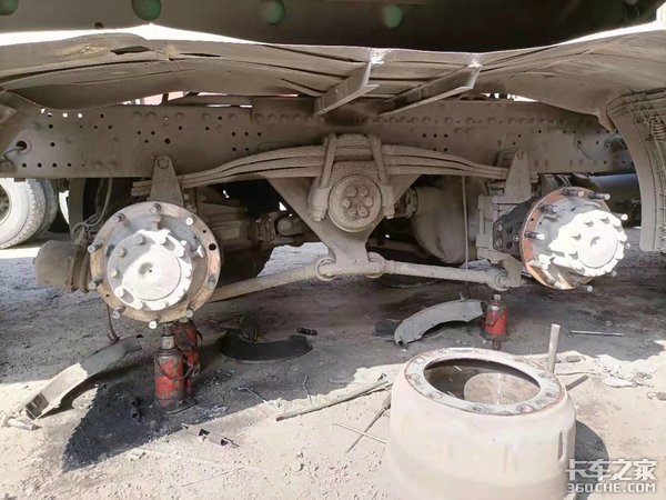 自卸车赚钱吗?买台入门级汕德卡跑重载 会有意想不到的收获