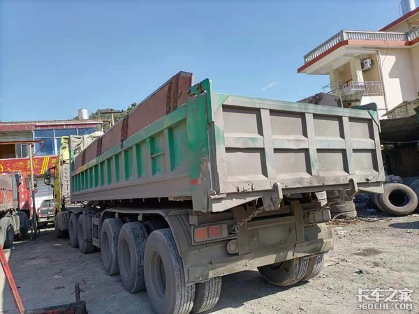 自卸车赚钱吗?买台入门级汕德卡跑重载 会有意想不到的收获