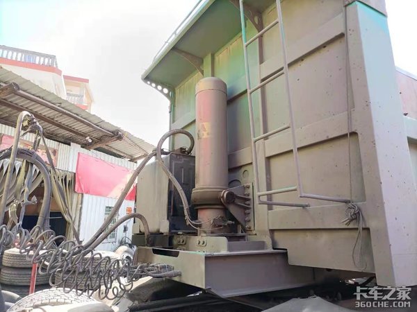 自卸车赚钱吗?买台入门级汕德卡跑重载 会有意想不到的收获