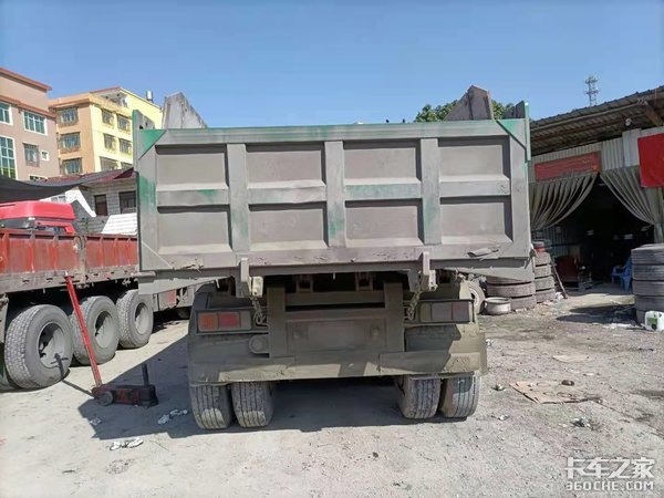 自卸车赚钱吗?买台入门级汕德卡跑重载 会有意想不到的收获