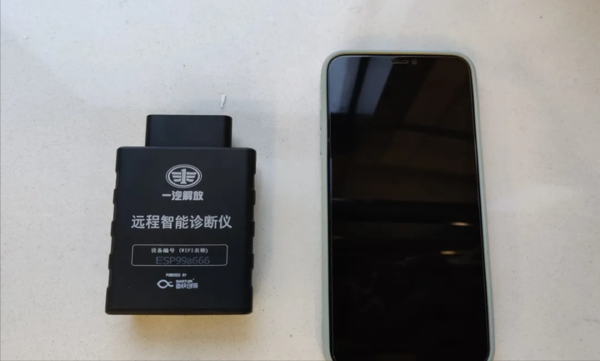 跟连耳机一样 手机诊断仪是这样操作的