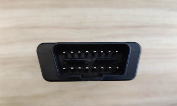 跟连耳机一样 手机诊断仪是这样操作的