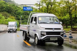 吉利商用车第一款轿卡 开起来竟然不像卡车