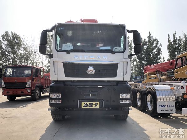 国货当自强 中国重汽汕德卡C7H 8x4泵车