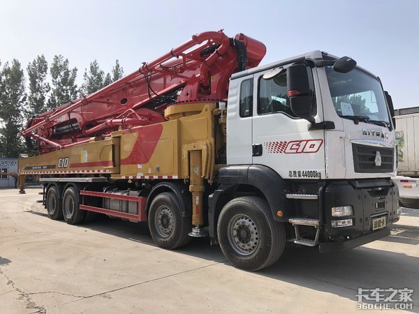 国货当自强 中国重汽汕德卡C7H 8x4泵车