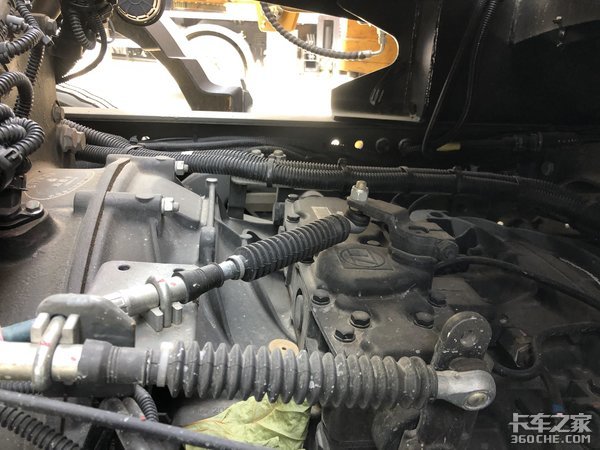 国货当自强 中国重汽汕德卡C7H 8x4泵车